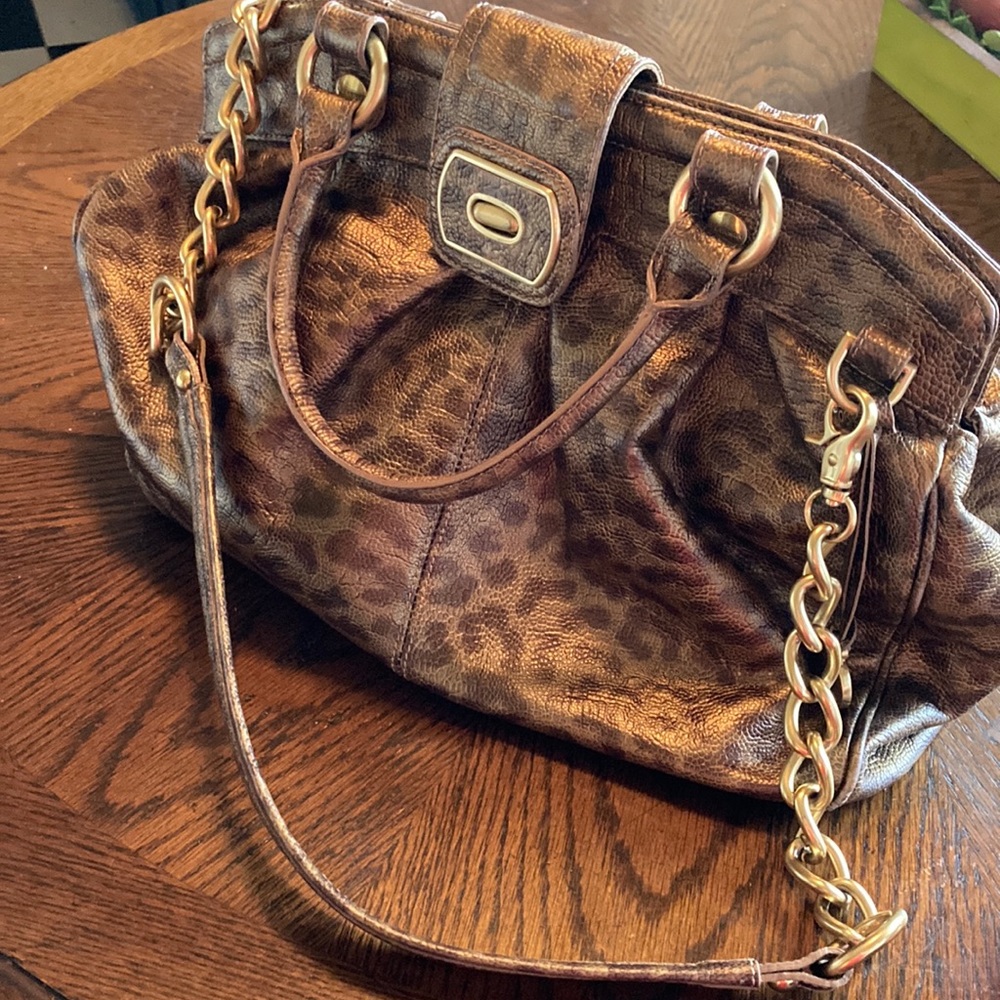 Brahmin leopard strap bag in excellent condition. Approx 15”x 10”x6”